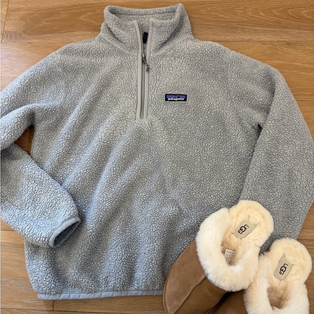 Small women’s Patagonia Light Gray Fleece Jacket